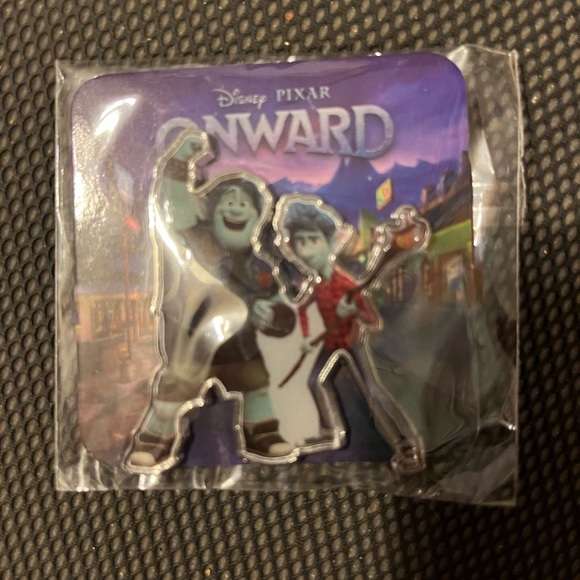 Disney Pixar Onward Advance Screening Pin - Picture 1 of 2